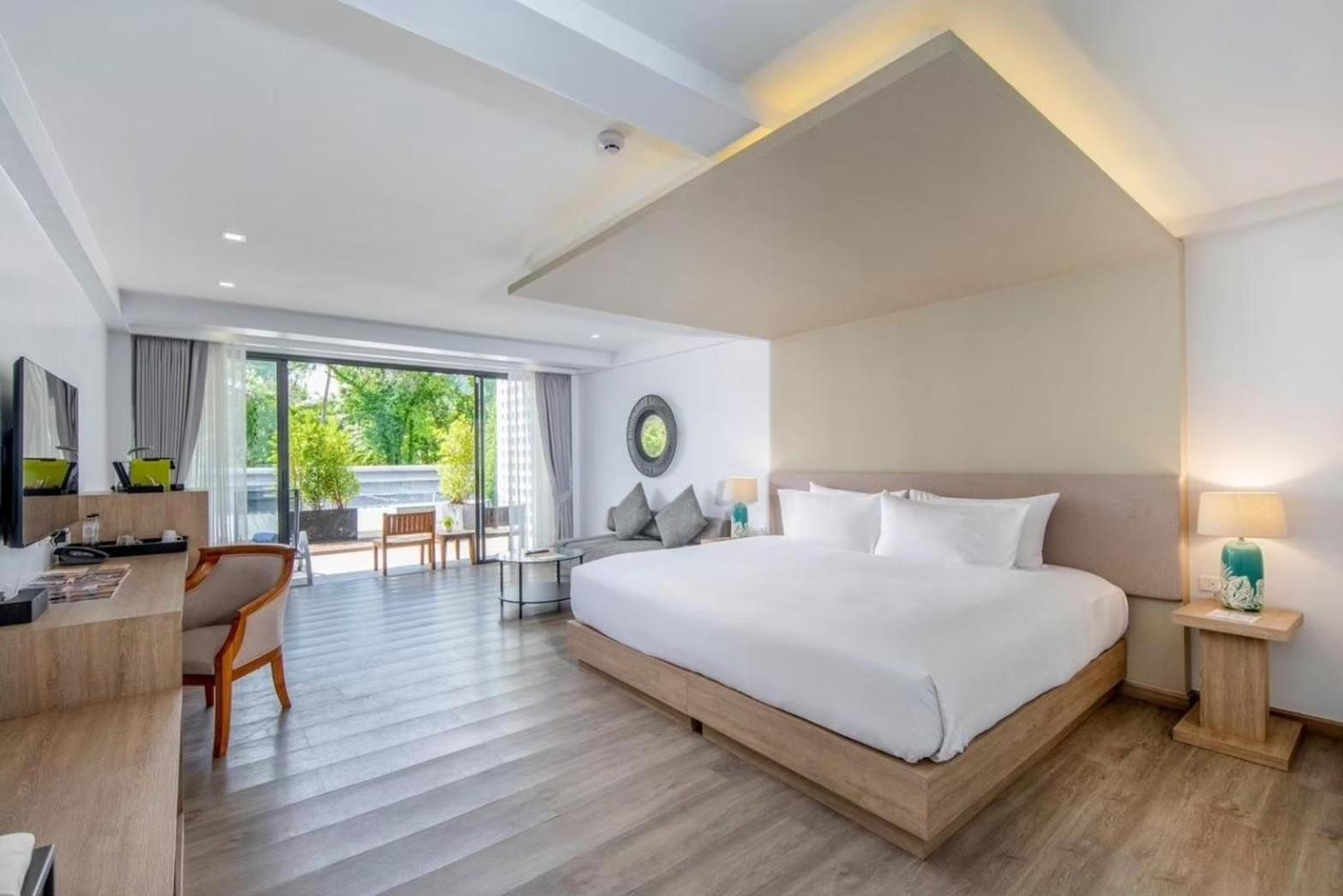 Anona Beachfront Phuket Resort-Sha Extra Plus Patong Buitenkant foto